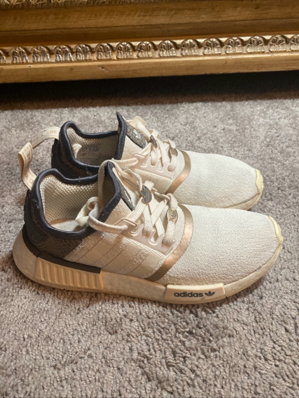 Adidas Cream & Black NMD R1 Runner trainer Sneakers SZ 7.5 ( GY6299 )